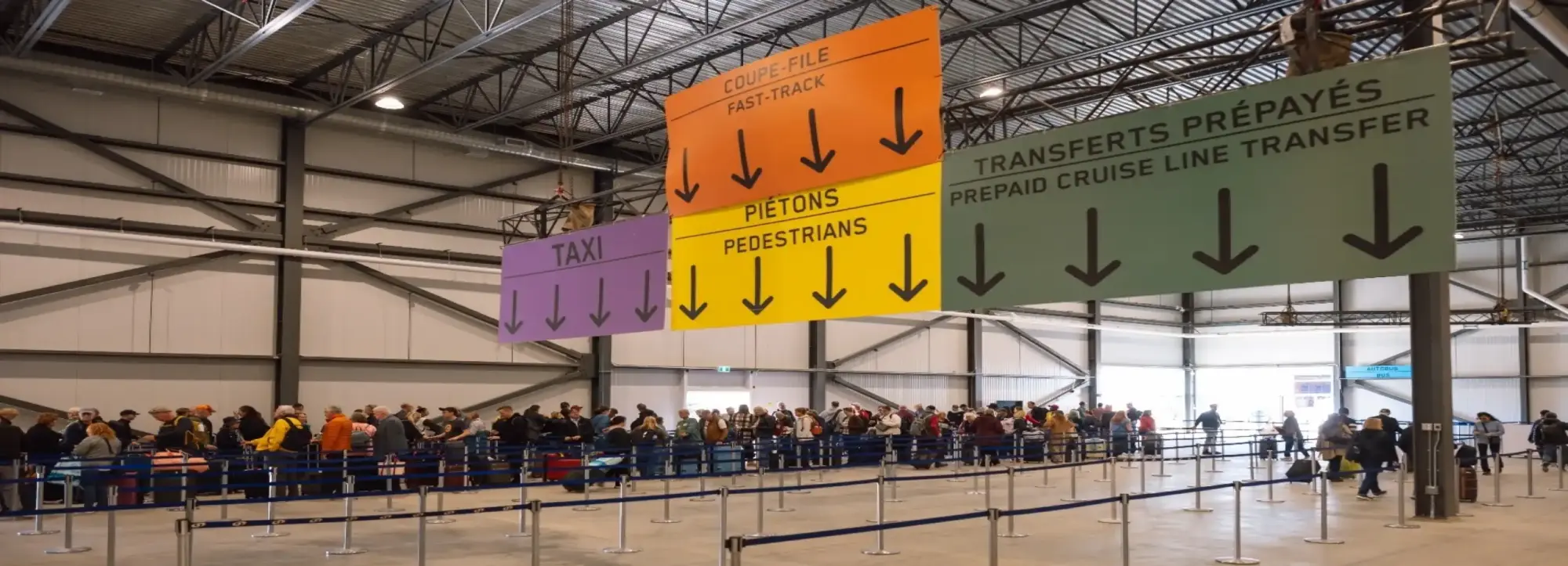 Image de gens qui font la file